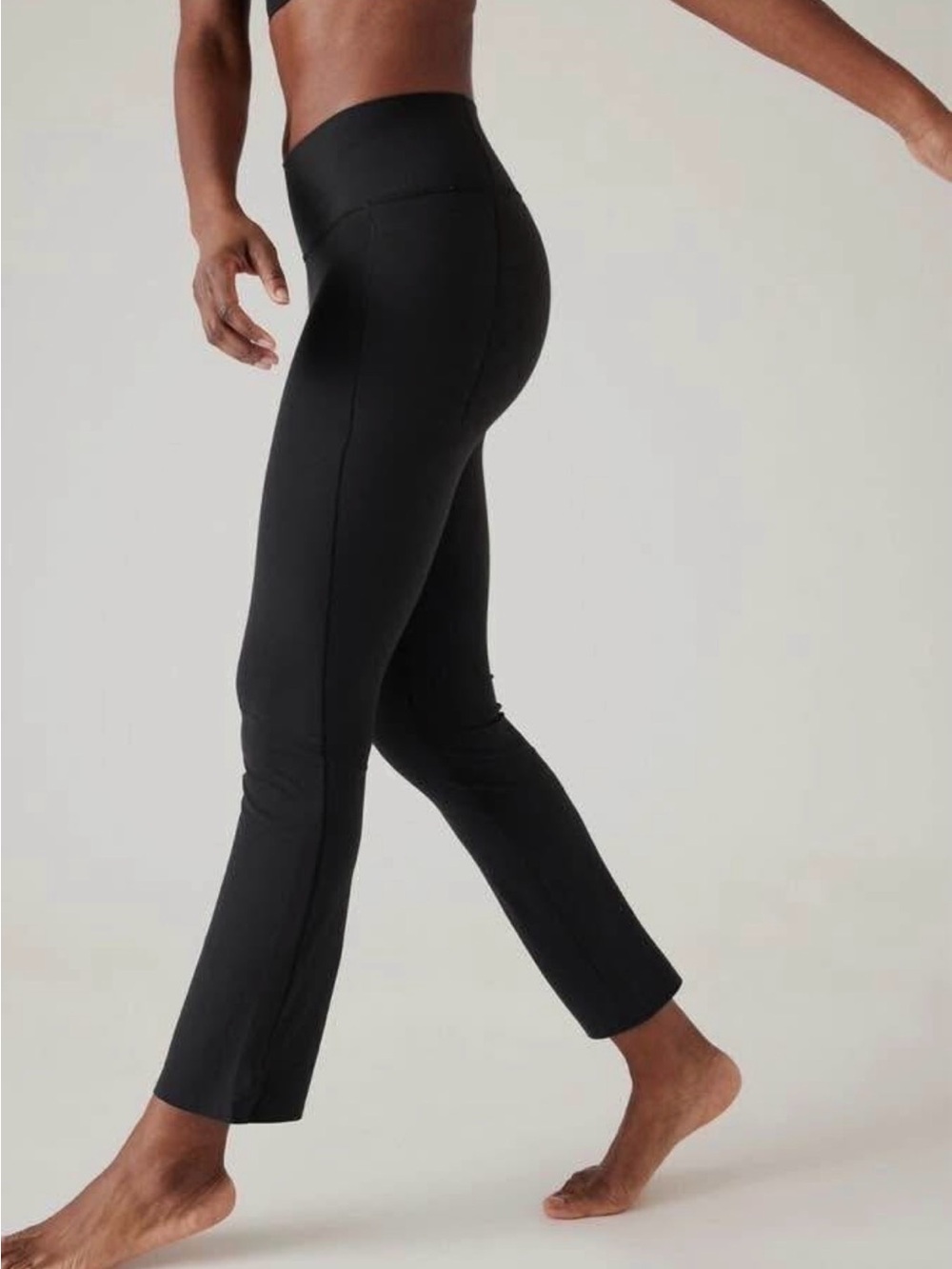 Athleta Transcend stash crop straight leg, size Small